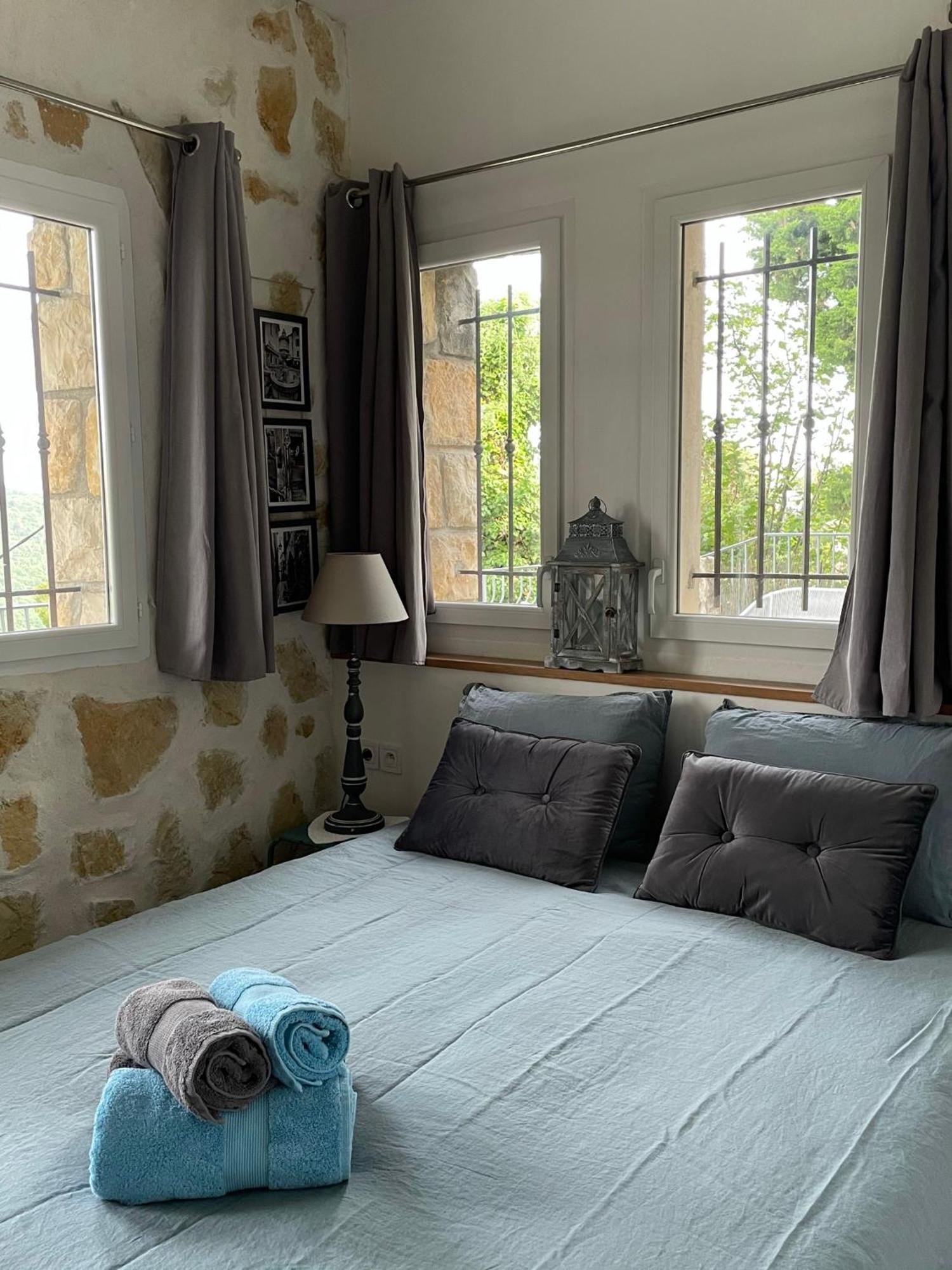 Au Pied Des Baous Bed & Breakfast Vence Exterior photo